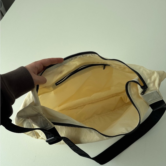 BAGGU Large Cream Crescent Bag - Picture 5 of 7